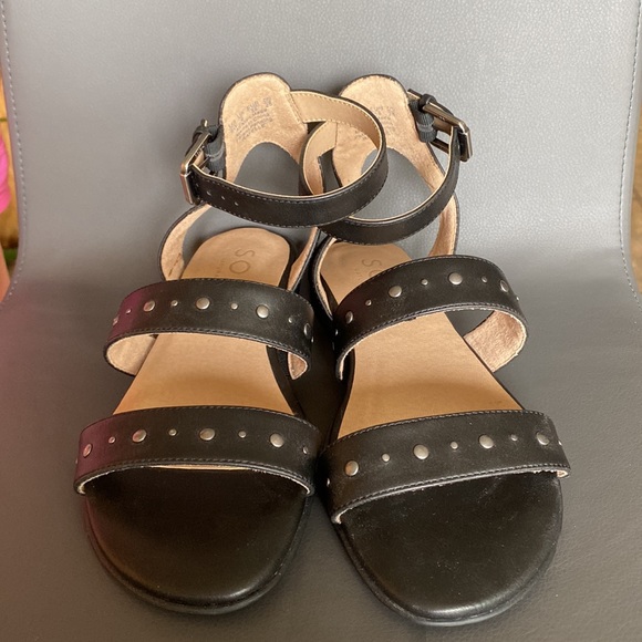 NWOT Naturalizer Studded Sandals - Picture 2 of 4